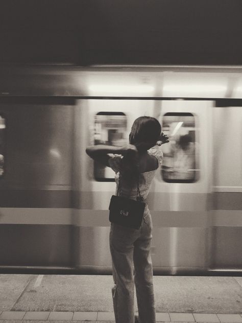 Subway Underground artsy instagram photography moving metro train pose Moving Train Aesthetic, Underground Photoshoot Ideas, Train Poses Instagram, Train Poses Photography, Aesthetic Metro Pictures, Metro Photoshoot Ideas, Metro Photoshoot Aesthetic, Subway Photoshoot Aesthetic, Train Photo Ideas Instagram