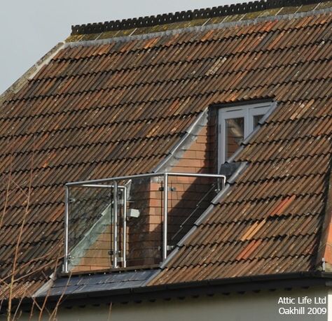 Attic idea- balcony Dormer Skylight, Skylight Attic, Loft Conversion Balcony, Attic Vent, Loft Balcony, Garage Attic Storage, Attic Balcony, Roof Balcony, Attic Shelves