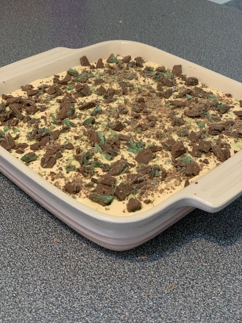 Peppermintcrisp Tert Recipe, Peppermint Crisp Tart South Africa, Peppermint Crisp Tart Recipe, Peppermint Tart, Guava Desserts, Coconut Curry Chicken Recipes, Peppermint Crisp Tart, South African Desserts, Peppermint Dessert