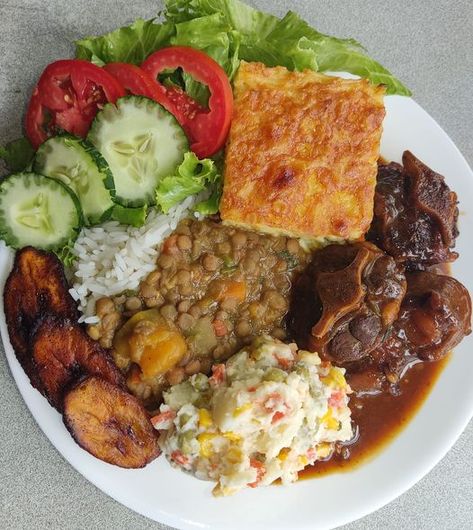 Caribbean Delights Trini Christmas Food, Costa Rica Dishes, Caribbean Christmas Food, Caribbean Thanksgiving, Caribbean Breakfast, Trinidadian Food, Trinidad Food, Trinidad Cardona, Macaroni Pie