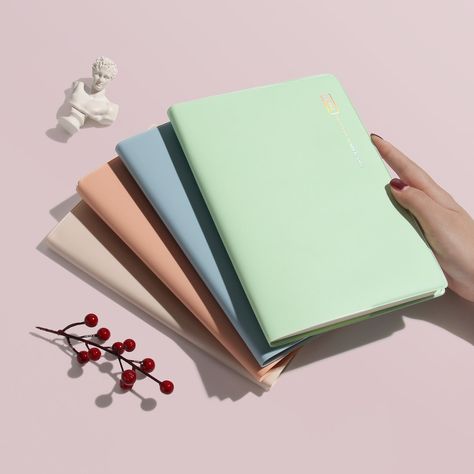 Thanks to Stylite yu for making this photo available freely on @unsplash 🎁 Empty Book, Diary Covers, Aesthetic Journal, Bullet Journal Aesthetic, Cute Journals, Learning Italian, Journal Aesthetic, Journal Cover, Journal Layout