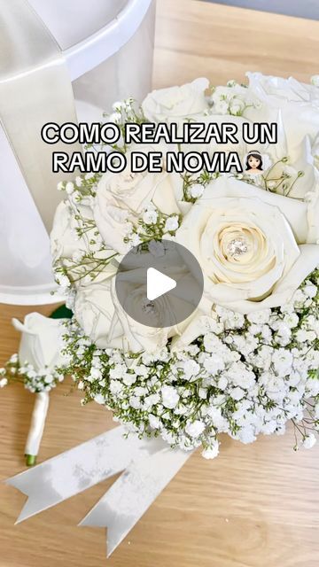 @andrea_topeventos on Instagram: "Cómo hacer hacer tu propio ramo de novia paso a paso 🤭💐  Menciona a esa amiga que necesita ver esto 🥰  #ramodenovia #ramos #ramodeflores #wedding #flowers #flowerswedding #weddingflowers #manualidad #pasoapaso #lowcost #bodalowcost #inspiration" Diy Bouquet Wedding, Fresh Flower Bouquets Wedding, Diy Bridesmaid Bouquet, Wedding Bridesmaid Flowers, Bridesmaids Flowers, Diy Bridal Bouquet, Fresh Flower Bouquets, Diy Bridal, Diy Wedding Bouquet