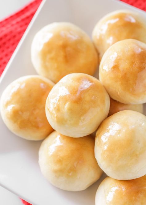 These easy yeast rolls can be made in under an hour with just 4 ingredients! With how simple they are, they will become your new go-to dinner rolls. Quick Yeast Rolls, Best Yeast Rolls, Quick Dinner Rolls, Easy Yeast Rolls, Rolls Recipe Easy, Homemade Yeast Rolls, Yeast Rolls Recipe, Homemade Naan, No Yeast Dinner Rolls