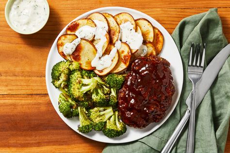 Hello Fresh Meatloaf, Pork Meatloaf, Tasty Meatloaf Recipe, Perfect Meatloaf, Bbq Meatloaf, Delicious Meatloaf, Hello Fresh Recipes, Bbq Seasoning, Roasted Broccoli