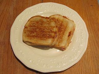 Grilled cheese and ham sandwich on the George Foreman Grill! Cheese And Ham Sandwich, Ham And Cheese Sandwiches, Indoor Grill Recipes, Dinner Soup, George Foreman Grill, Grilled Ham And Cheese, Ham Sandwich, Grilled Ham, Ham Sandwiches