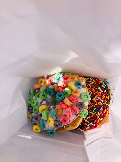 dessert, donut inspo, breakfast, cereal donuts, fruit loops Fruit Loops Aesthetic, Fruit Loops Cereal Bars, Homemade Fruit Loop Cereal, Macaron Cereal, Cereal Donuts, Weird Cereal, Dessert Donut, Fruit Loops Cereal, Pink Clothes