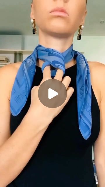 Scarf Wearing Styles, Ways To Tie Scarves, Hiking Hairstyles, Hiking Outfit Spring, Scarf Knots, Scarf Trends, Hiking Outfit Women, Ways To Wear A Scarf, How To Wear A Scarf