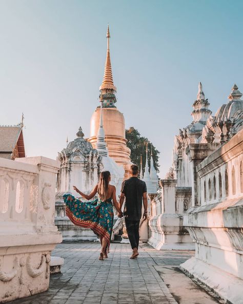 #traveling teaches us to be more grateful #couple #culture #thailand #temple Travel Couple Photography, Thailand Pictures, Thailand Photos, Bangkok Hotel, Bangkok Travel, Aesthetic Couple, Destination Voyage, Koh Tao, Ancient City