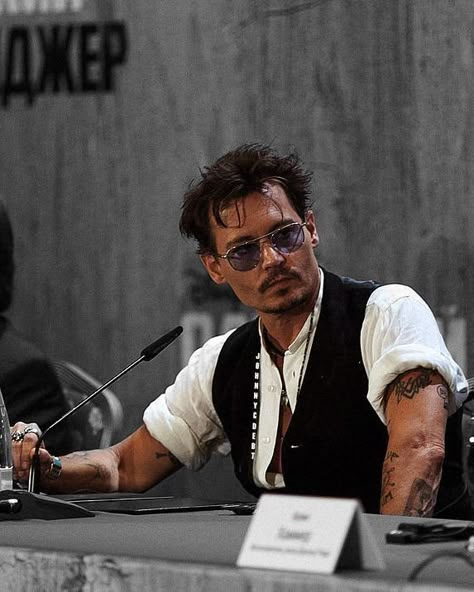 Moustache Tattoo, Johnny Depp Wallpaper, Johnny Depp Characters, جوني ديب, Kaptan Jack Sparrow, Johnny Depp Style, Young Johnny Depp, Johnny Depp Pictures, Johnny D