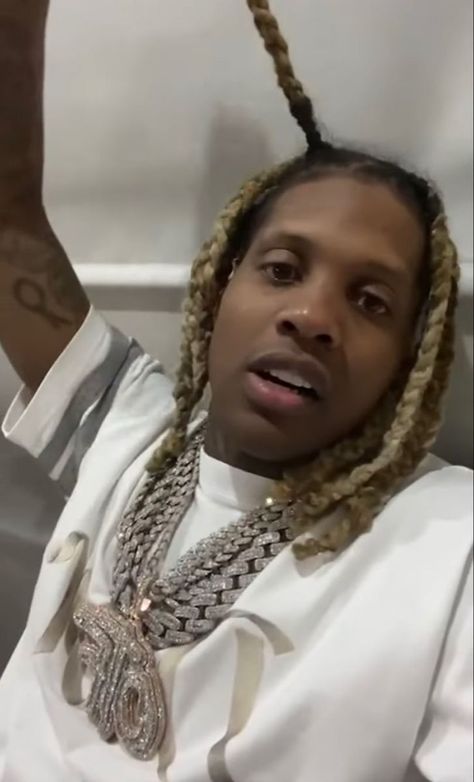 Lil Durk Dreads Evolution (Gallery) | Dreadlocks Hairstyle Inspo Lil Durk Dreads, Lil Durk Aesthetic, Starter Dreads, Braided Dreads, Men Dread Styles, 2000s Celebrities, Dyed Dreads, Short Loc Styles, Lowkey Rapper