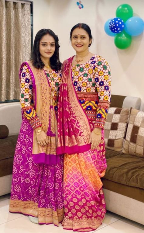 Bavliya Bharat Blouse, Marvadi Blouse Pattern, Bavriya Work Blouse, Rajwadi Blouse Pattern, Sadu Bharat Blouse, Gamthi Blouse Designs, Long Blouse Designs, Cotton Blouse Design, Backless Blouse Designs