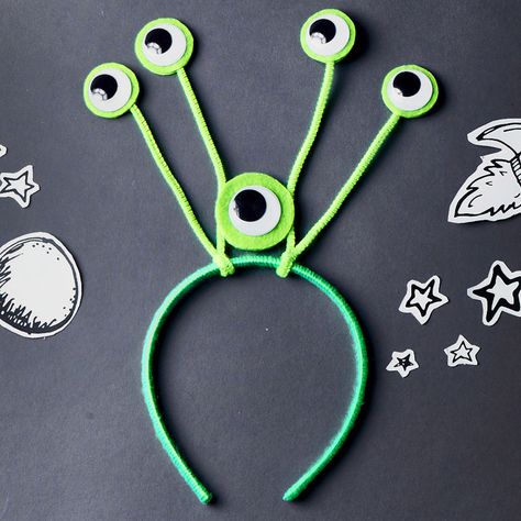 Your kids' creativity can be endless with this easy galaxy craft from Camp Creativity. Kids Alien Costume, Alien Costumes, Space Costume, Alien Headband, Galaxy Crafts, Space Costumes, Alien Party, Robot Costumes, Reading Month