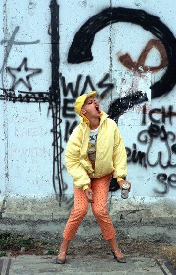 Nina Hagen standing in front of her graffiti on the Berlin Wall. Berlin Nightlife, Steve Reeves, British Punk, Nina Hagen, 80s Punk, West Berlin, East Berlin, German Women, Nick Cave