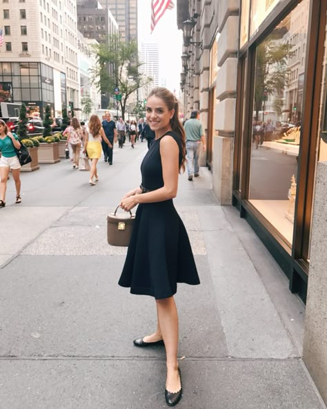 Carolina Herrera Dresses, Fashion Petite, Simple Summer Outfits, Gal Meets Glam, Street Style Chic, Daily Look, Elegant Outfit, Preppy Style, Look Fashion