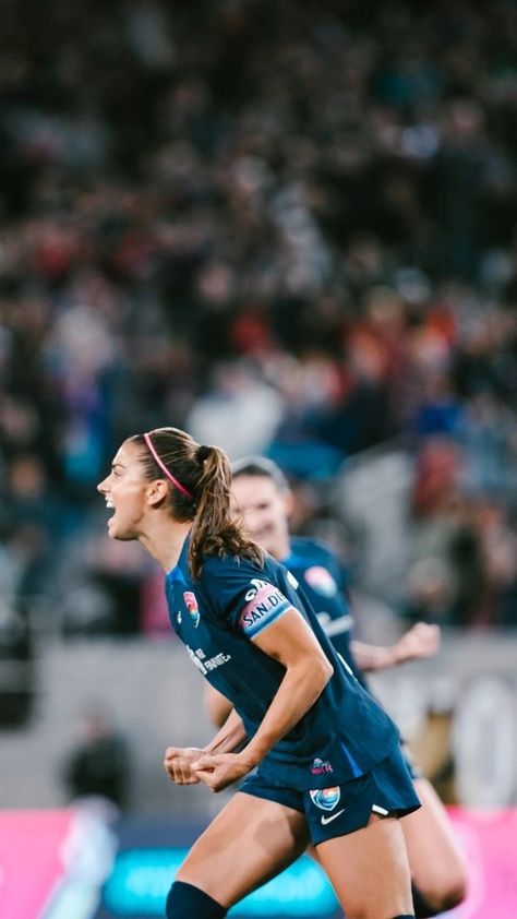 Alex Morgan Wallpaper, Hd Football Wallpaper, Morgan Wallpaper, Female Soccer, Alex Morgan Soccer, Women Football, Soccer Stuff, Soccer Inspiration, Female Soccer Players