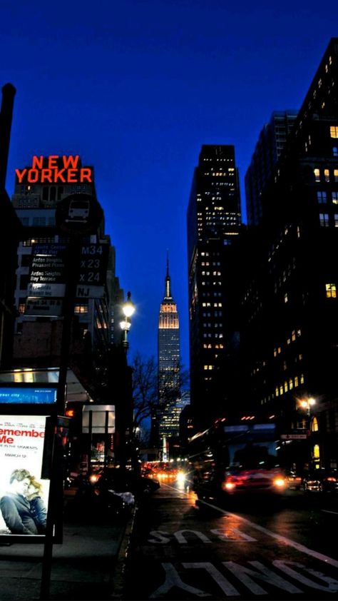 Whats Wallpaper, Street At Night, Nyc Baby, Nyc Aesthetic, Nyc Life, New York Aesthetic, New York Life, City Vibe, City That Never Sleeps