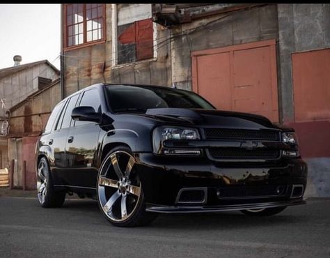 Chevy Trailblazer Ss, Chevy Suv, Best Suv Cars, Chevrolet Sail, Trailblazer Ss, Muscle Truck, Dropped Trucks, Chevy Trailblazer, Custom Chevy Trucks