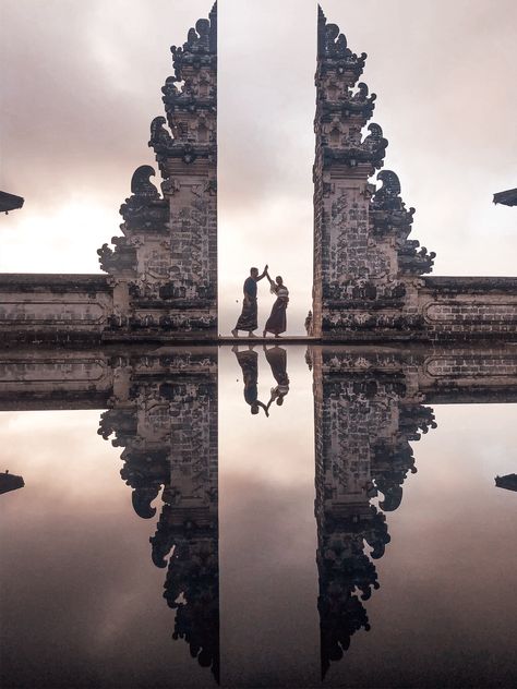 Uluwatu Temple Bali Dancing In Heaven, Temple Bali, Uluwatu Temple, Awesome Nature, Eat Pray, Eat Pray Love, Stay In Bed, Bali Travel, Holiday Destinations