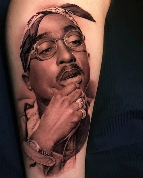 Tupac Tattoo Ideas, Thug Life Tattoo, 2pac Tattoos, Tupac Tattoo, Hip Hop Tattoo, Tiger Tattoo Sleeve, Hyper Realistic Tattoo, Black White Tattoos, The Thinker