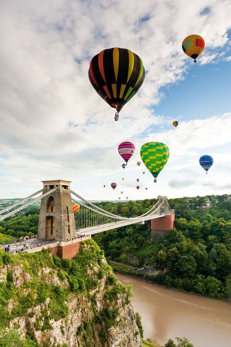 9 creative photo ideas to try in September! Clifton Bridge, Bristol Balloon Fiesta, Creative Photo Ideas, Air Balloon Festival, Hot Air Balloon Festival, Balloon Festival, Bristol England, Camera World, Bristol City