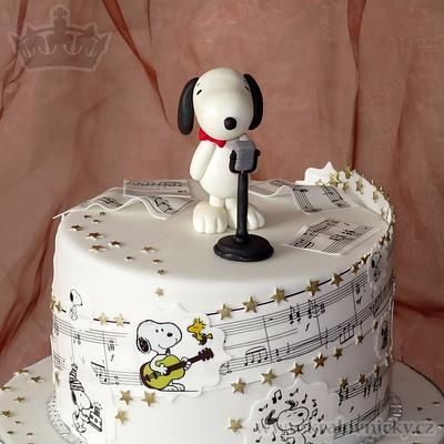 Snoopy Treats, Snoopy Birthday Cake, Bolo Snoopy, Snoopy Cake, Snoopy Items, Beautiful Baking, Peanuts Party, Snoopy Party, Apple Bite