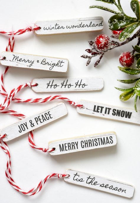 Wooden Christmas Tags, Natal Natural, Winter Tags, Christmas Votives, Christmas Cricut, Inexpensive Christmas, Free Printable Tags, Dollar Tree Christmas, Gift Tags Diy