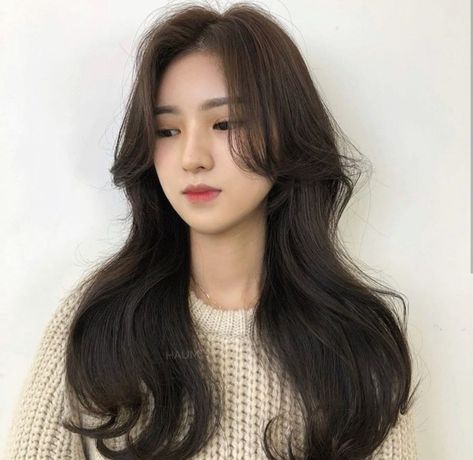 A pretty girl/Women with Certain bangs <3 Japanese Perm, Long Hair With Bangs And Layers, Side Bangs With Long Hair, Hair Is Falling Out, Medium Long Haircut, Latest Hair Color Trends, Hairstyle Bangs, Long Hair With Layers, Medium Long Haircuts