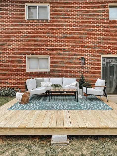 Outdoor Wood Platform, Diy Platform Deck, Wood Platform Deck, Backyard Platform Deck, Platform Patio, Diy Wood Patio, Backyard Design Plans, Ground Level Deck, Platform Outdoor