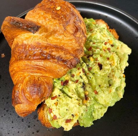 #dineLA on Instagram: “@clarkstreetbread uses a whole avocado in their croissant avocado toast and if that isn't quality, we don't know what is. Raise your hand…” Croissant Avocado, Avocado Croissant, Crab Avocado Toast, Low Cal Avocado Toast, Avocoda Toast, Avacacado Toast Aesthetic, Butter Croissant, Croissant Sandwich, Keep It Simple