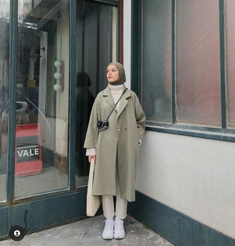 Hijabi Fashion Winter, Hijabi Ootd, Modest Winter Outfits, Stile Hijab, Modern Hijab Fashion, Stylish Hijab, Hijab Trends, Japan Outfit, Modest Fashion Hijab