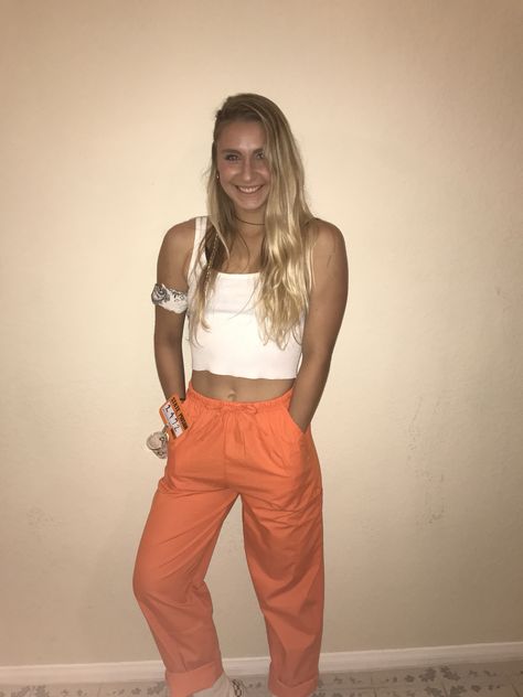 Inmate costume for halloween Halloween Costume Teenage Girl, Inmate Costume, Halloween Prisoner Costume, Clown Costume Women, Best Group Halloween Costumes, Prisoner Costume, Cute Couples Costumes, Pumpkin Halloween Costume, Bff Halloween Costumes