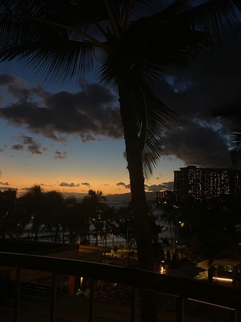 Hawaii, places, vacation, travel, sunset, balcony, hotel, palm trees, beach, ocean Hawaii City Aesthetic, Hawaii At Night, Sunset Pfp, Hawaii Night, Hawaii City, Dark Sunset, Sunsets Hawaii, Sunset Vacation, Nice Sunset