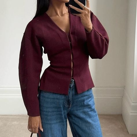 Our burgundy „Valentina“ cardigan adds a splash of color to your outfit! Whether worn solo with cool jeans or dressed up, it‘s always a standout piece. 🔗 https://forloma.de/products/rock-set-valentina #FORLOMA #BurgundyCardigan #AutumnTrend Denim And Burgundy Outfit, Pink Burgundy Outfit, Tight Cardigan Outfit, Burgundy Cardigan Outfit, Burgandy Cardigan, University Fits, Burgundy Outfits, Planned Outfits, Cardigan Fall Outfit