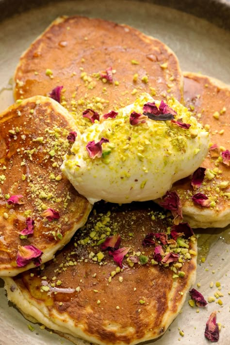 Pistachio Kulfi Pancakes - Dish by Rish Pistachio Breakfast Recipes, Pancake Dishes, Warm Breakfast Ideas, Pistachio Kulfi, Pistachio Pancakes, Vegan Crepes Recipe, Ramadan Food, Eggless Desserts, Chai Recipe