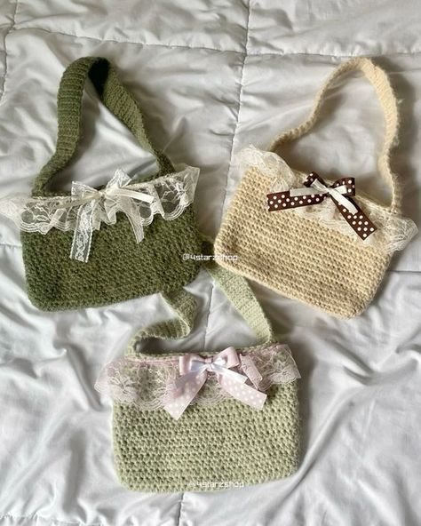 instagram: 4starzshop ☆ crochet bag aesthetic #crochetbagaesthetic #crochet #crochetbag #crochetbags 2.515 Makeup Bag Crochet, Free Crochet Bag Patterns, Magic Crochet, Free Crochet Bag, Crochet Fruit, Crochet Bag Pattern Free, Handmade Crochet Bags, Crochet Pouch, Everyday Purse