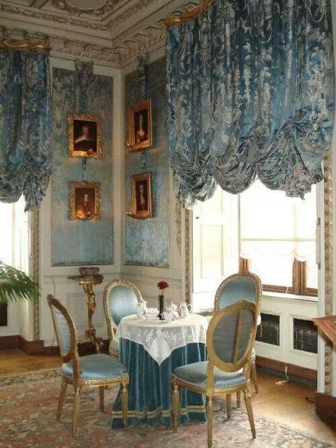 Antique Room, Castle Interior, Blue Interiors, Warwick Castle, Fantasy Rooms, English Decor, Castles Interior, Casas Coloniales, Gorgeous Interiors