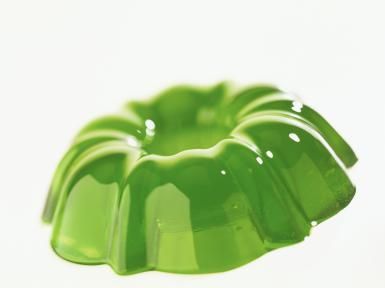 Here's How Jell-O Gelatin Works: Jell-O results from weak bonding between amino acids in gelatin, which is comprised of collagen. Green Jello, Turtle Birthday Parties, Kids Fitness, Gelatin Recipes, Tapioca Pudding, Cheesecake Mousse, Gelatin Dessert, Turtle Birthday, Candy House