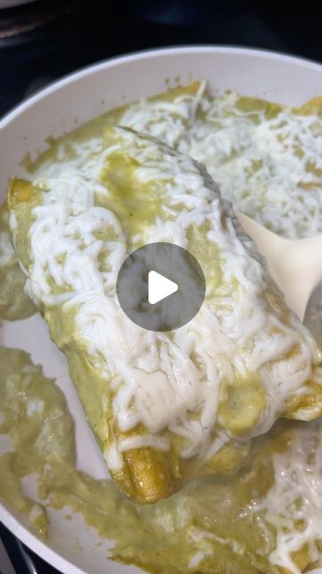 How To Make Green Enchiladas, Enchilada Suiza Recipe, Suizas Enchiladas, Enchiladas Poblanas, Enchiladas Suizas Recipe, Green Enchilada Recipe, Enchiladas Mexicanas, Mexican Food Recipes Enchiladas, Green Enchiladas