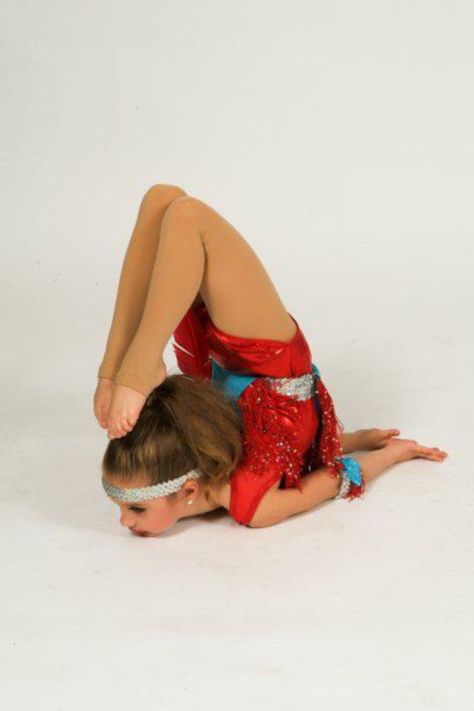 Chin stands flash backs Chin Stand Yoga, Chin Stand, Flexibility Stretches, Mack Z, Maddie Z, Baby Dance, Dance Solo, Dance Pose, Sport Life