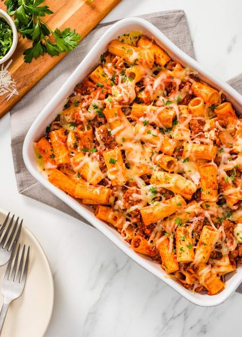 Baked Rigatoni with Sausage - Rigatoni Al Forno - Rigatoni with Meat Sauce | Ronzoni® Pasta Quick Baked Ziti, Rigatoni Casserole, Cheesy Baked Ziti, Easy Pasta Recipes Quick, Prep Dinners, Baked Dish, Rigatoni Recipes, Falafel Wrap, Complete Meals