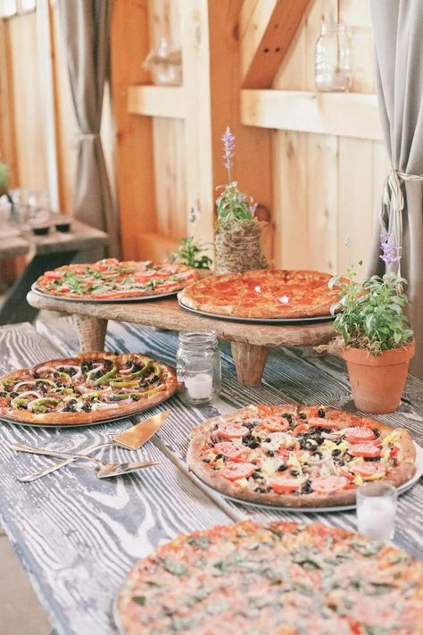 Best Buffet Wedding Food Ideas Rustic Pizza, Pizza Station, Wedding Food Bars, Wedding Food Ideas, Pizza Rustica, Wedding Food Stations, Wedding Backyard Reception, Pizza Bar, Reception Food