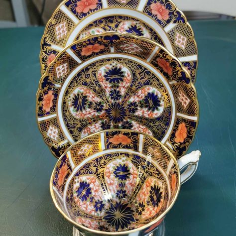 C1930's Royal Crown Derby Old Imari #1128. https://www.etsy.com/au/listing/1728269970/royal-crown-derby-old-gold-imari-tea-cup Royal Crown Derby, Crown Royal, Tea Cup, Tea Time, Derby, Tea Pots, Tea Cups, Crown, China