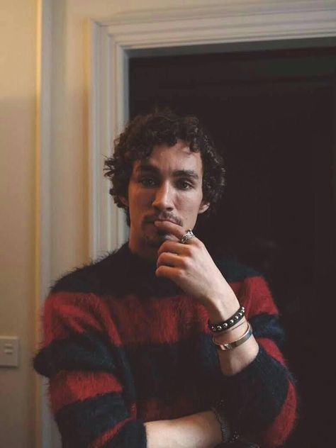 Rob Sheehan, Robert Sheehan, Umbrella Academy, Most Beautiful Man, Man Crush, My Chemical Romance, Serie Tv, Celebrity Crush, Curly Hair