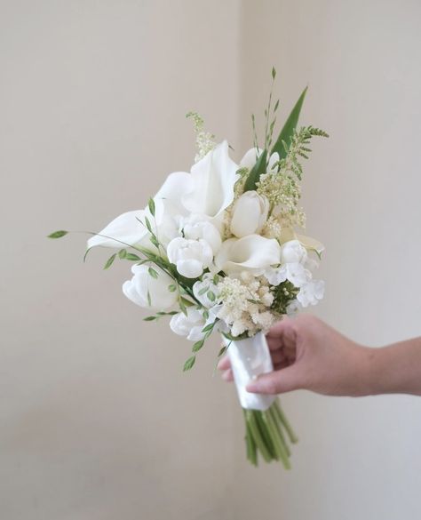 Hand Bouquet, Bride Bouquets, Flower Bouquet Wedding, Wedding Saving, Bridal Bouquet, Flowers Bouquet, Bouquets, Wedding Flowers, Dream Wedding