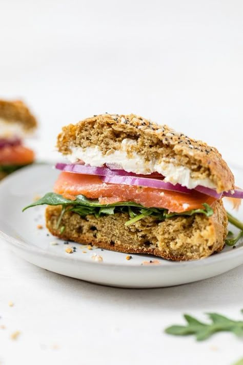 High Protein Sandwich Bread (Oat Sandwich Rolls) made with oat flour and cottage cheese are high in fiber and easy to make, 5 ingredients! High Protein Sandwich, Protein Bread Recipe, High Protein Bread, Protein Sandwich, Sandwich Rolls, Oat Bread, Protein Bread, Skinnytaste Recipes, How To Make Sandwich