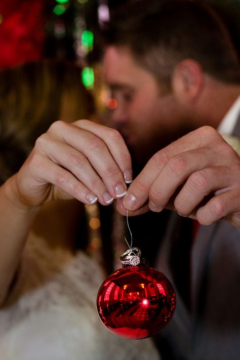 Put the wedding rings in a clear ornament and take a photo of it on the tree or holding it like this! Christmas Engagement Ring Photos, Christmas Wedding Pictures, Christmas Engagement Ring, 5 Days Until Christmas, Christmas Wedding Ring, Diy Christmas Home Decor, Christmas Engagement Photos, Red Engagement Ring, Christmas Wedding Themes