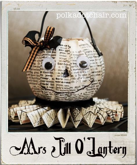 Meet Mr. & Mrs. O'Lantern - The Polkadot Chair Plastic Pumpkins Crafts, Vintage Halloween Crafts, Holiday Crafts Halloween, Pumpkin Decorating Ideas, Fall Crafting, Vintage Halloween Images, Craft Halloween, Pumpkin Craft, Halloween Mantle