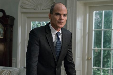 Michael Kelly, House of Cards Actor Outfits, Claire Underwood, Frank Underwood, Michael Kelly, Everything All At Once, Rachel Brosnahan, Robin Wright, Kevin Spacey, Netflix Streaming