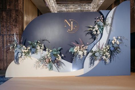 Royal Blue Backdrop Ideas, Backdrop Event Design, Blue Wedding Backdrop, Wedding Design Ideas, Backdrops Ideas, Royal Blue Wedding Theme, Pastel Wedding Theme, Wedding Background Decoration, Booth Wedding