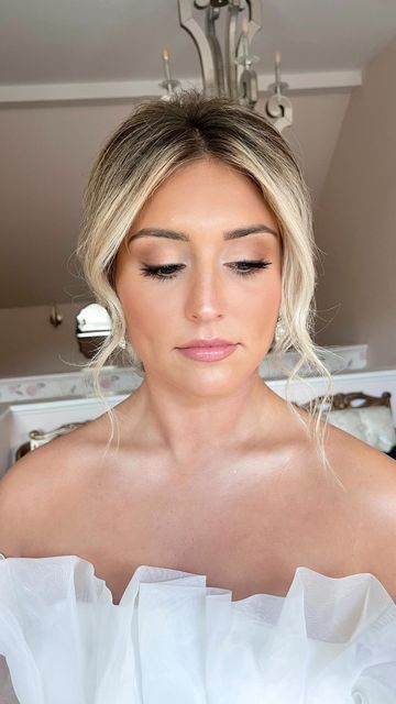 Soft Makeup Wedding Natural Looks, Pale Bridesmaid Makeup, Brown Hair Bridal Makeup, Natural Glam Bridal Makeup Blonde, Bridal Makeup Inspo Natural, Natural Makeup Bridal Wedding Day, Natural Bridal Shower Makeup, Natural Light Wedding Makeup, Soft Glam For Wedding